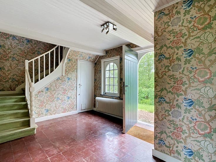 Spacious farmhouse-style VILLA to renovate