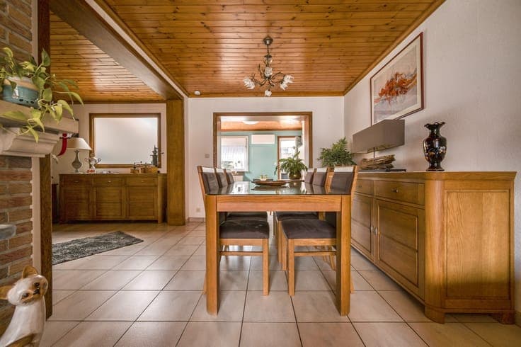 CENTRAAL GELEGEN, INSTAPKLARE WONING MET GARAGE EN ACHTE...
