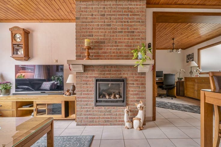 CENTRAAL GELEGEN, INSTAPKLARE WONING MET GARAGE EN ACHTE...