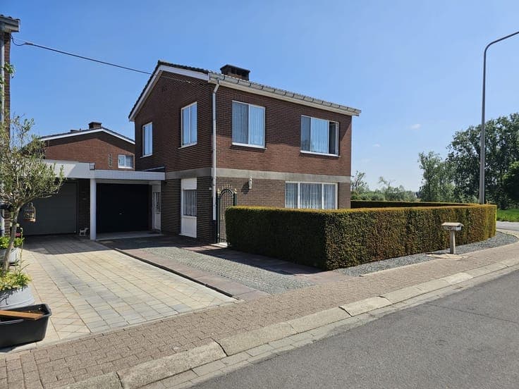 Woning met 4 slaapkamers en garage