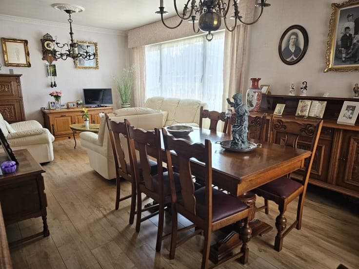 Woning met 4 slaapkamers en garage