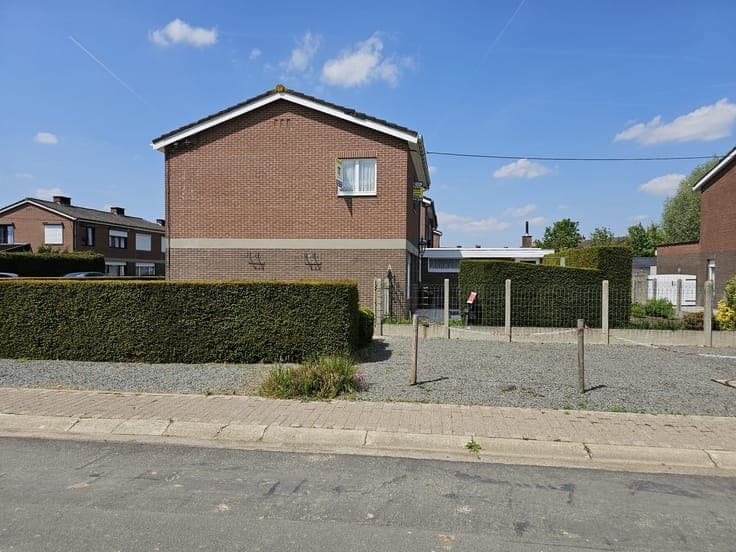Woning met 4 slaapkamers en garage