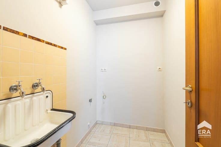 Investment property comprising 3 flats with the potential fo