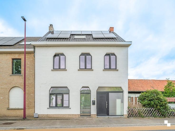 Lichtrijke woning met vier slaapkamers en zonnige tuin te...