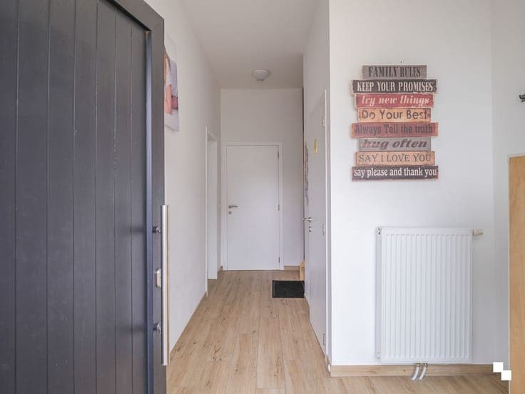 Lichtrijke woning met vier slaapkamers en zonnige tuin te...
