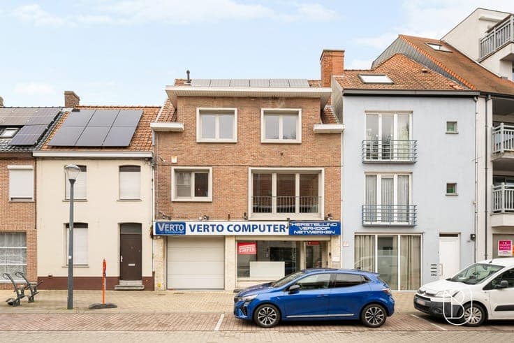 Commercial property with spacious quarters, garage & terrace