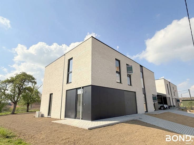 Instapklare nieuwbouwwoning op gunstige locatie!
