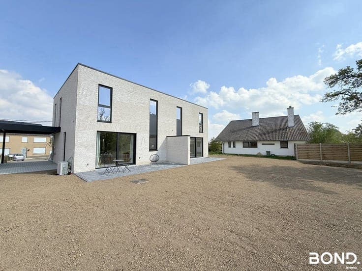 Instapklare nieuwbouwwoning op gunstige locatie!