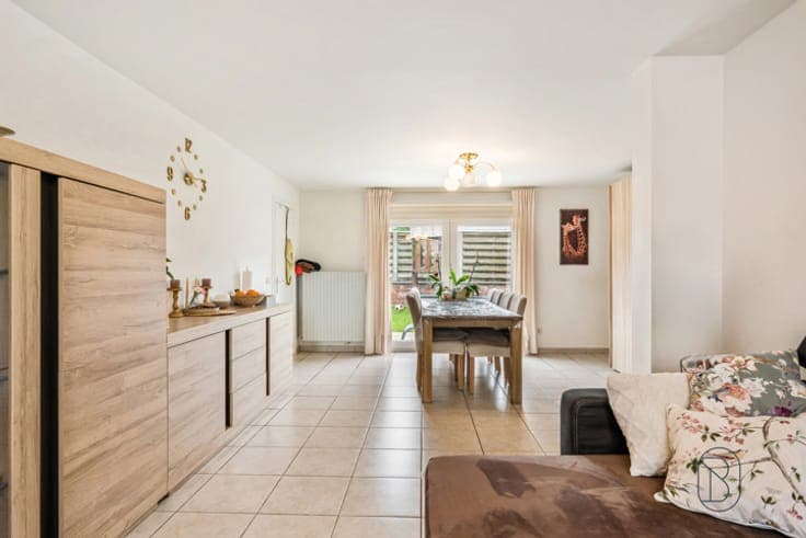 Spacious 6-bedroom house with garage and garden in Wielsbeke