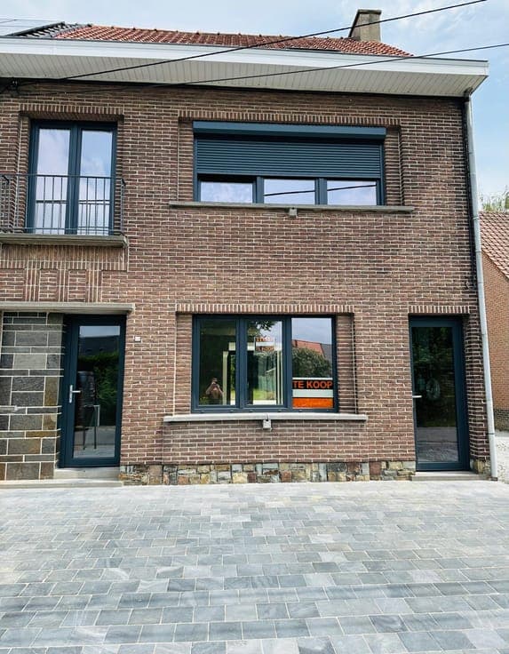 Ready-to-move-in, fully renovated family home with 4 bedroom
