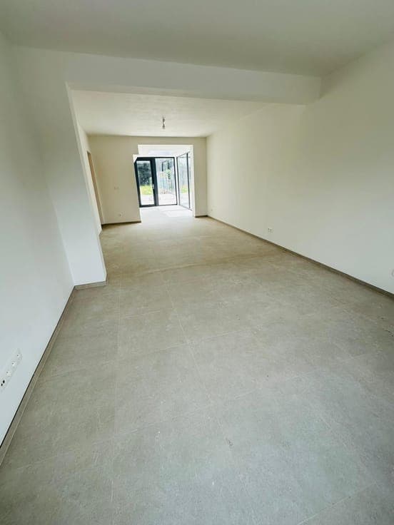 Ready-to-move-in, fully renovated family home with 4 bedroom