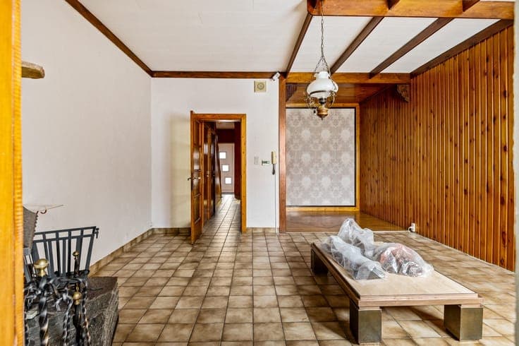 Charmante doch te renoveren woning met 2-3 slk, garage, t...