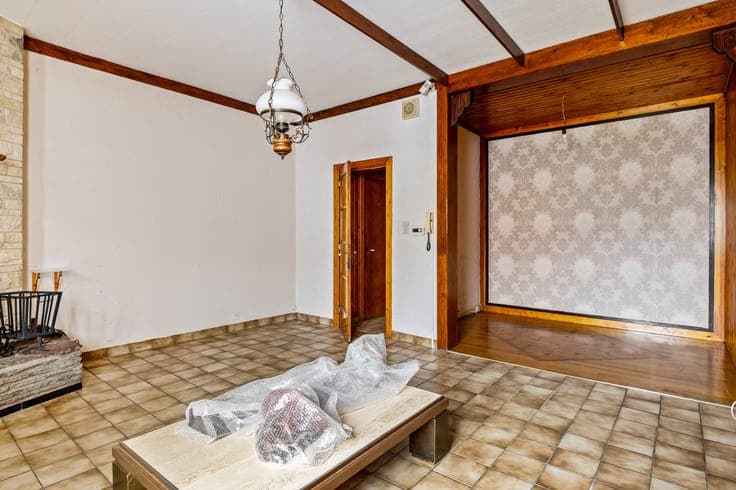Charmante doch te renoveren woning met 2-3 slk, garage, t...