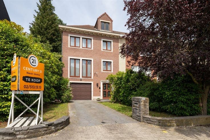 Magnificent three-gabled house in Grimbergen