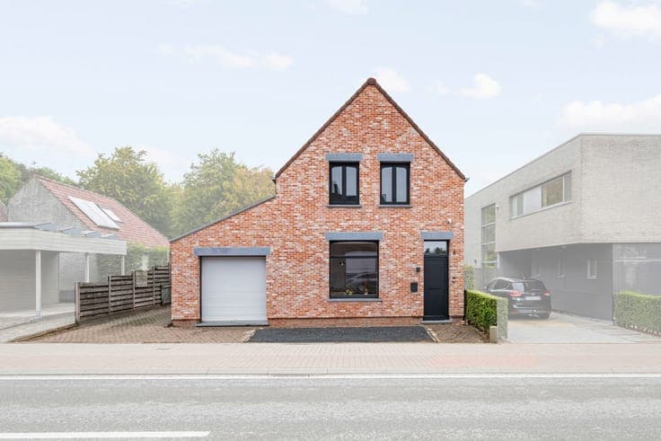 Family home on a spacious plot in Ruddervoorde