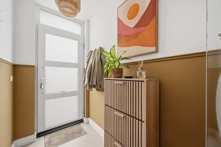 Instapklare, volledig gerenoveerde rijwoning met 2 slaapk...