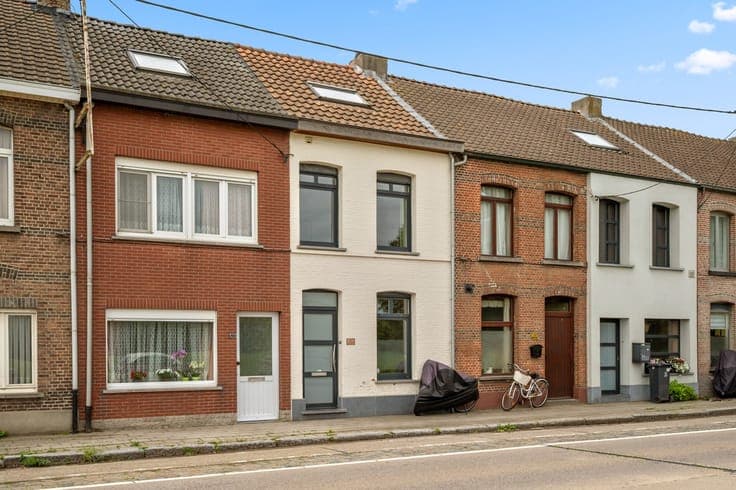 Instapklare, volledig gerenoveerde rijwoning met 2 slaapk...