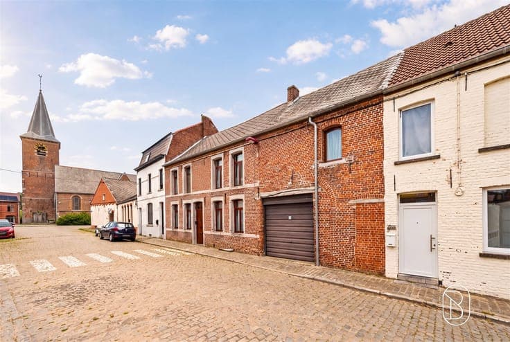 Mixed-use building, ideal for a self-employed person/investo