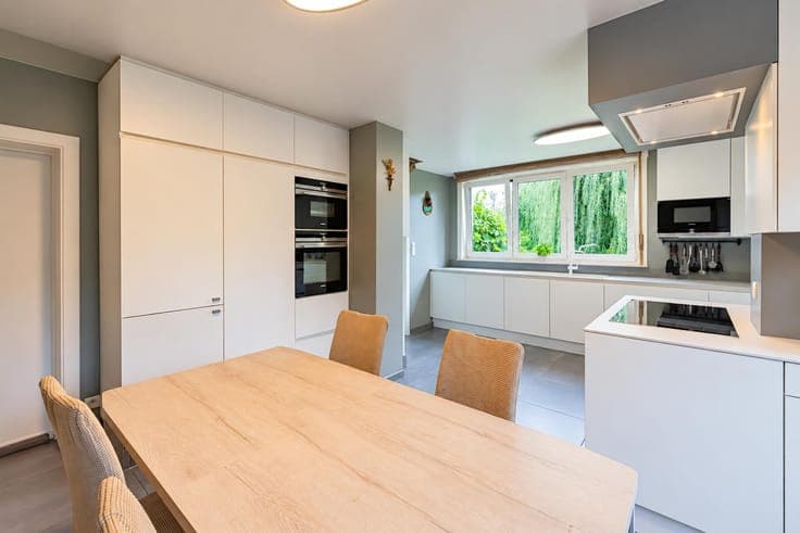 Characterful villa with 5 beds, studio and 33are garden