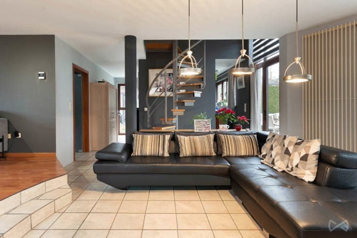 Ready-to-move-in house in a quiet residential area