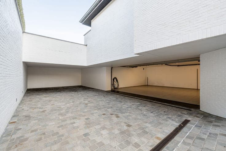 Sophisticated villa located in a quiet and pleasant environm