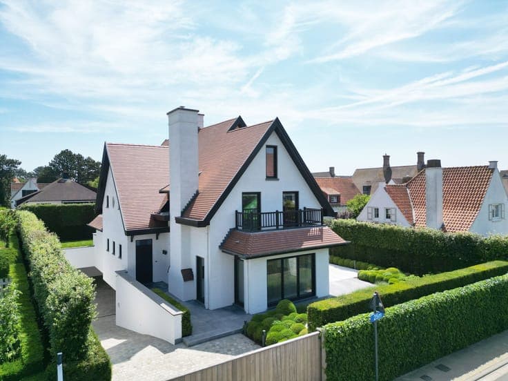 Sophisticated villa located in a quiet and pleasant environm