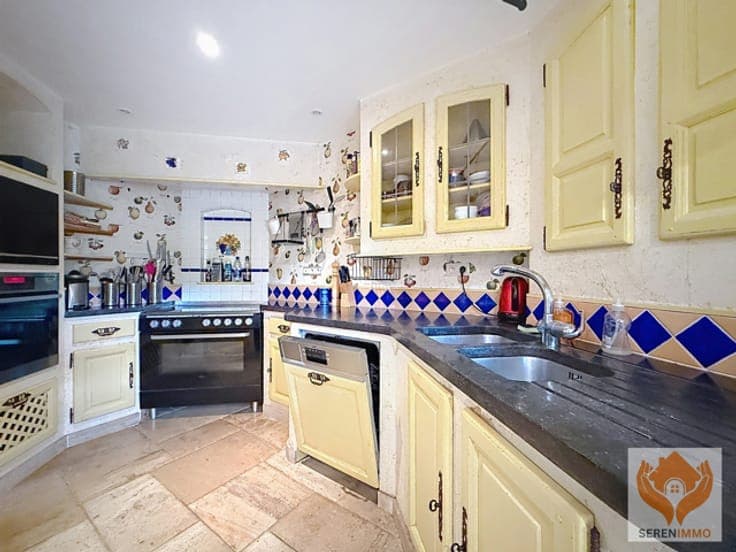 Beautiful house wimming pool, sauna, jacuzzi and 5 bedrooms