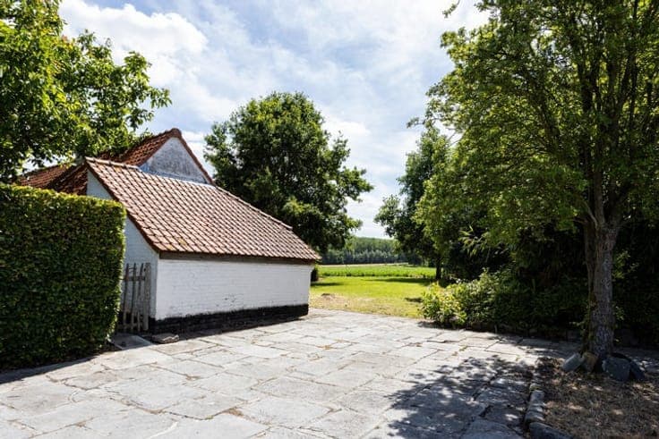 Authentic farmhouse with stunning countryside views