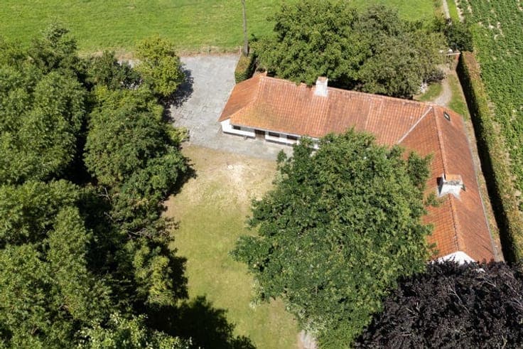 Authentic farmhouse with stunning countryside views