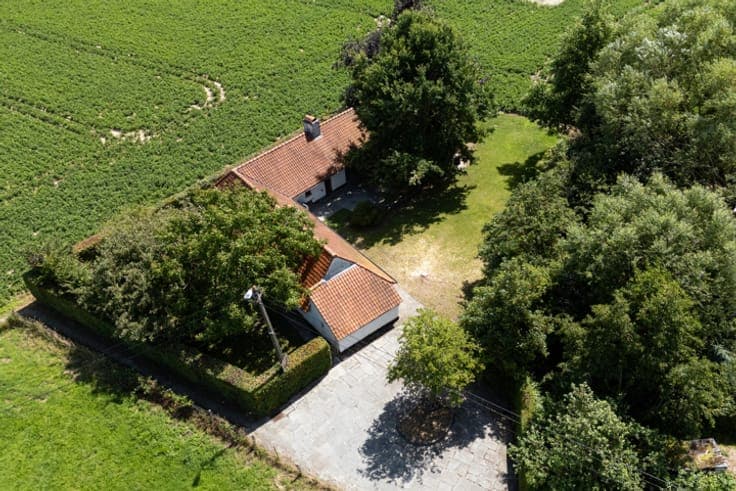 Authentic farmhouse with stunning countryside views