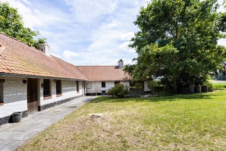 Authentic farmhouse with stunning countryside views