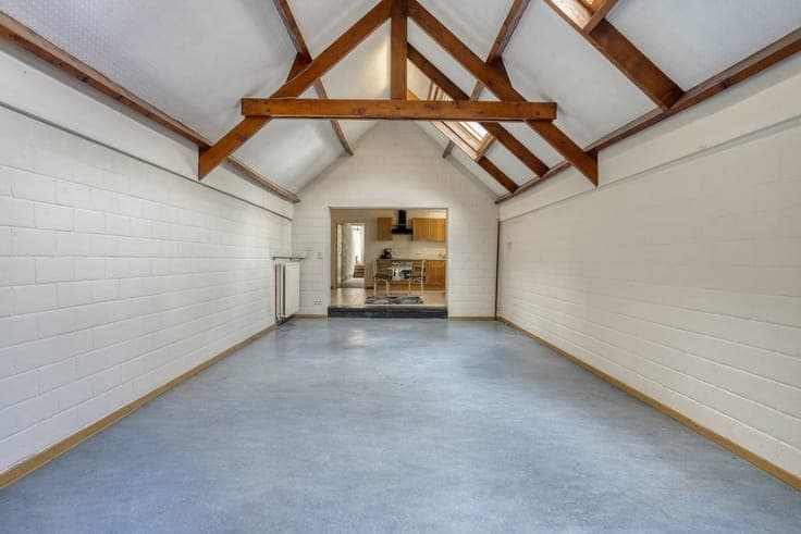 Rented apartment + commercial ground floor