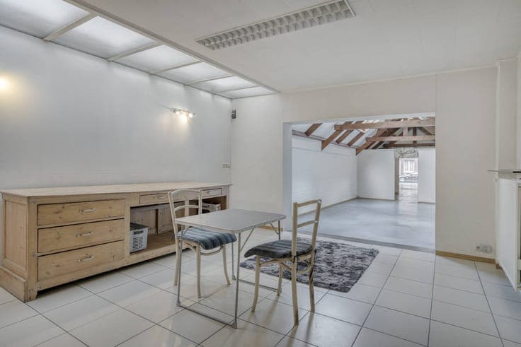 Rented apartment + commercial ground floor