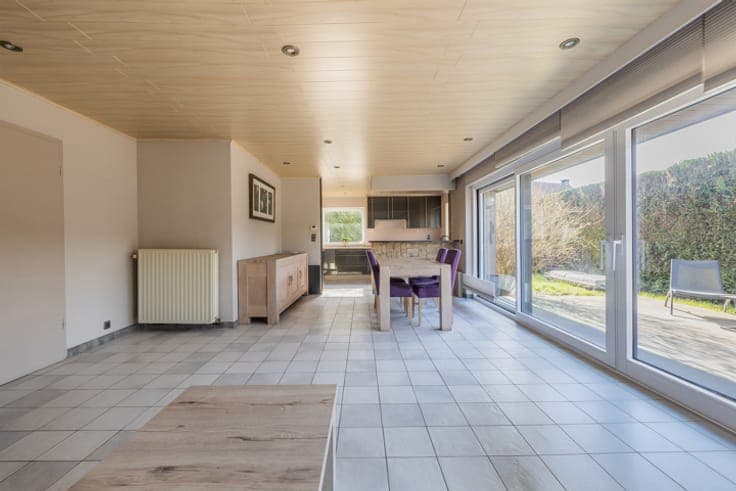 Comfort and space: 4-bedroom villa with garage and garden