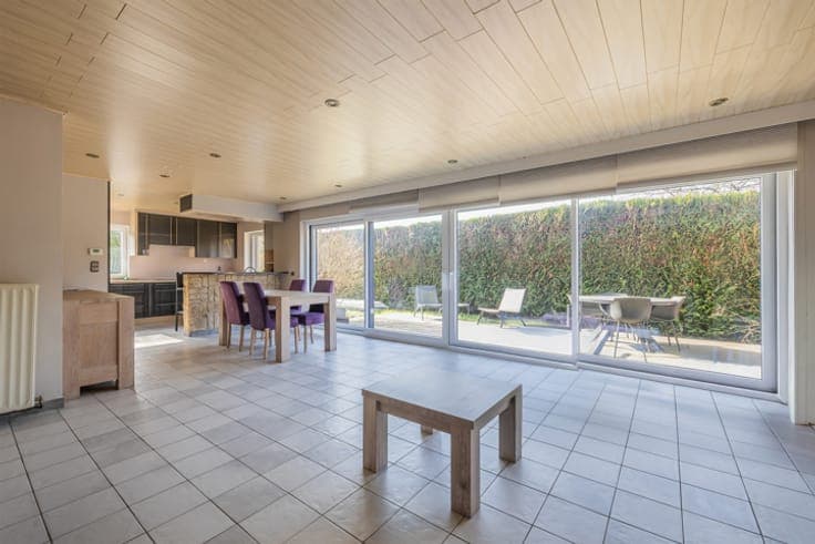 Comfort and space: 4-bedroom villa with garage and garden