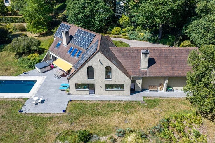 Exceptional villa on over 80 ares.