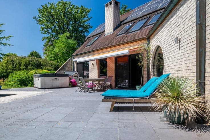Exceptional villa on over 80 ares.