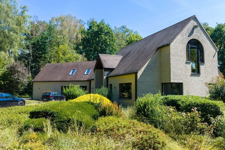 Exceptional villa on over 80 ares.