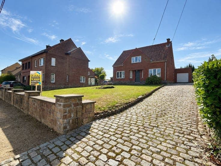 Authentieke woning op uitzonderlijk perceel met weide en ...
