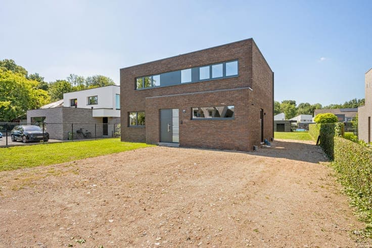 Energy-efficient new build on 1,034 m².