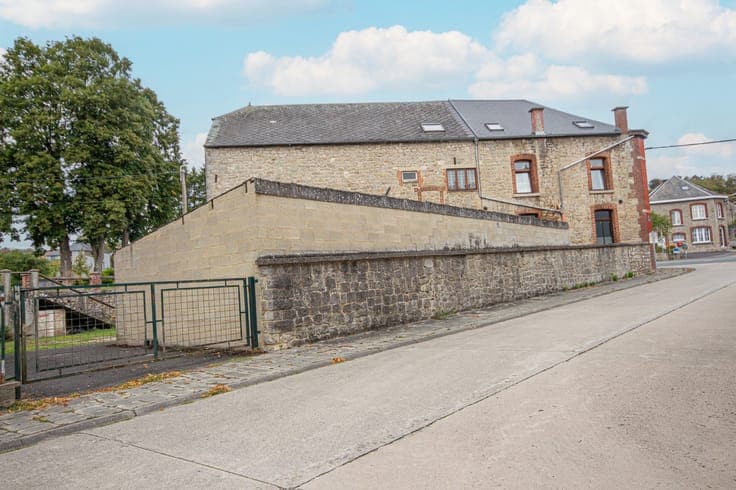 Ideal building for a real estate or commercial project