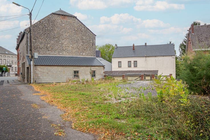 Ideal building for a real estate or commercial project