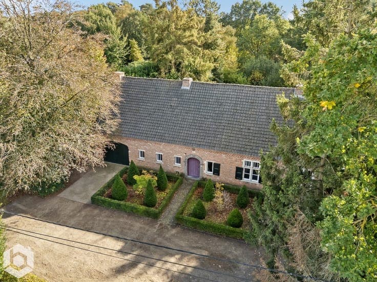Charmante hoevewoning met 4 slpkrs op perceel van 1836 m²...