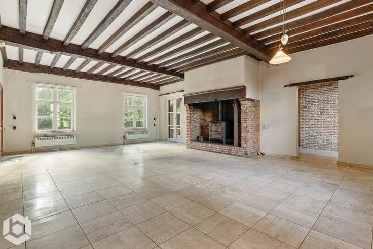 Charmante hoevewoning met 4 slpkrs op perceel van 1836 m²...