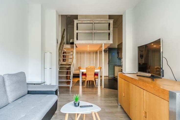 Characterful 400 m² house with garden