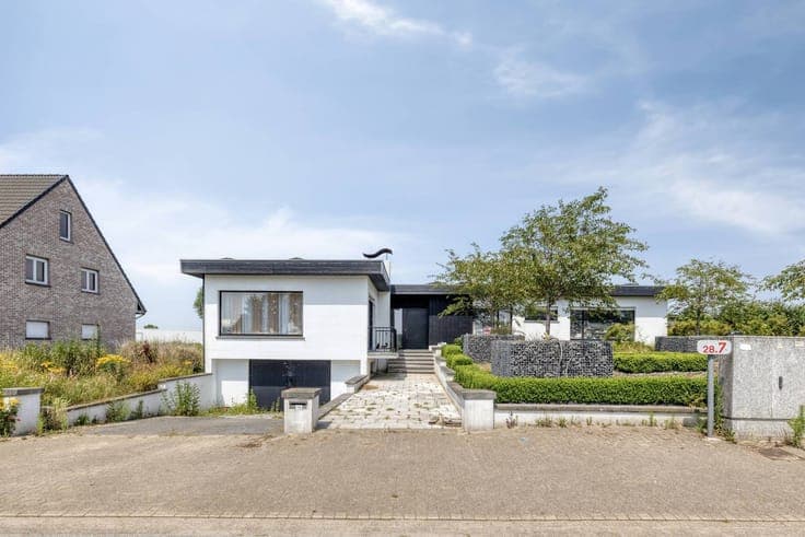 Spacious bungalow-style home for sale in Aartrijke