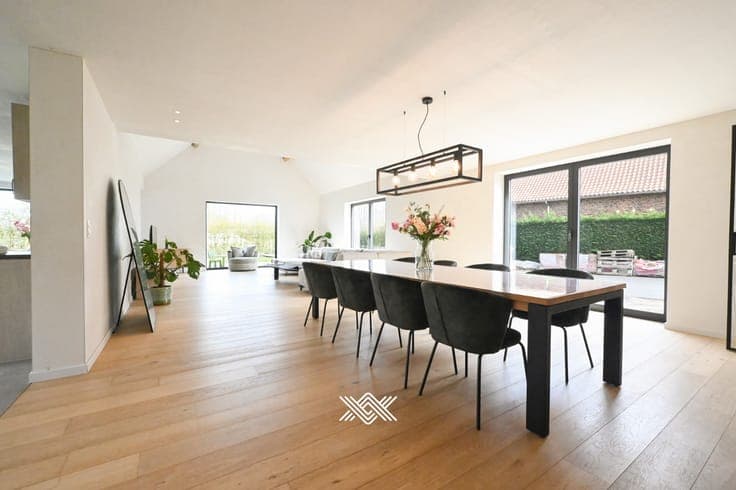 Recent gerenoveerde energiezuinige en ruime woning te Nevele