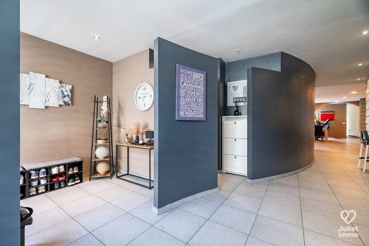 Immeuble comprenant deux logements, jardin et beau potentiel