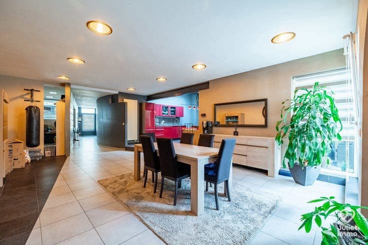 Immeuble comprenant deux logements, jardin et beau potentiel