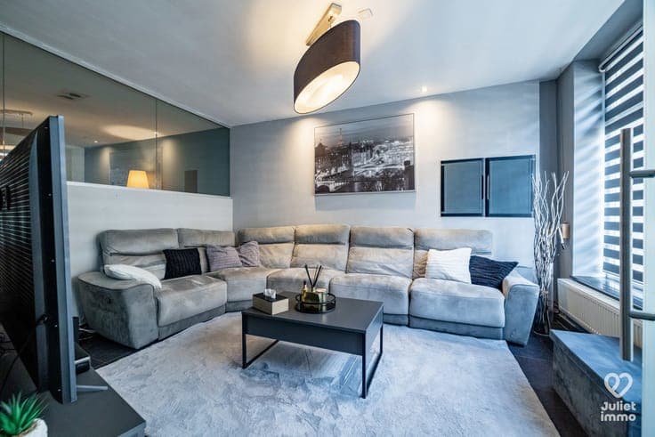 Immeuble comprenant deux logements, jardin et beau potentiel